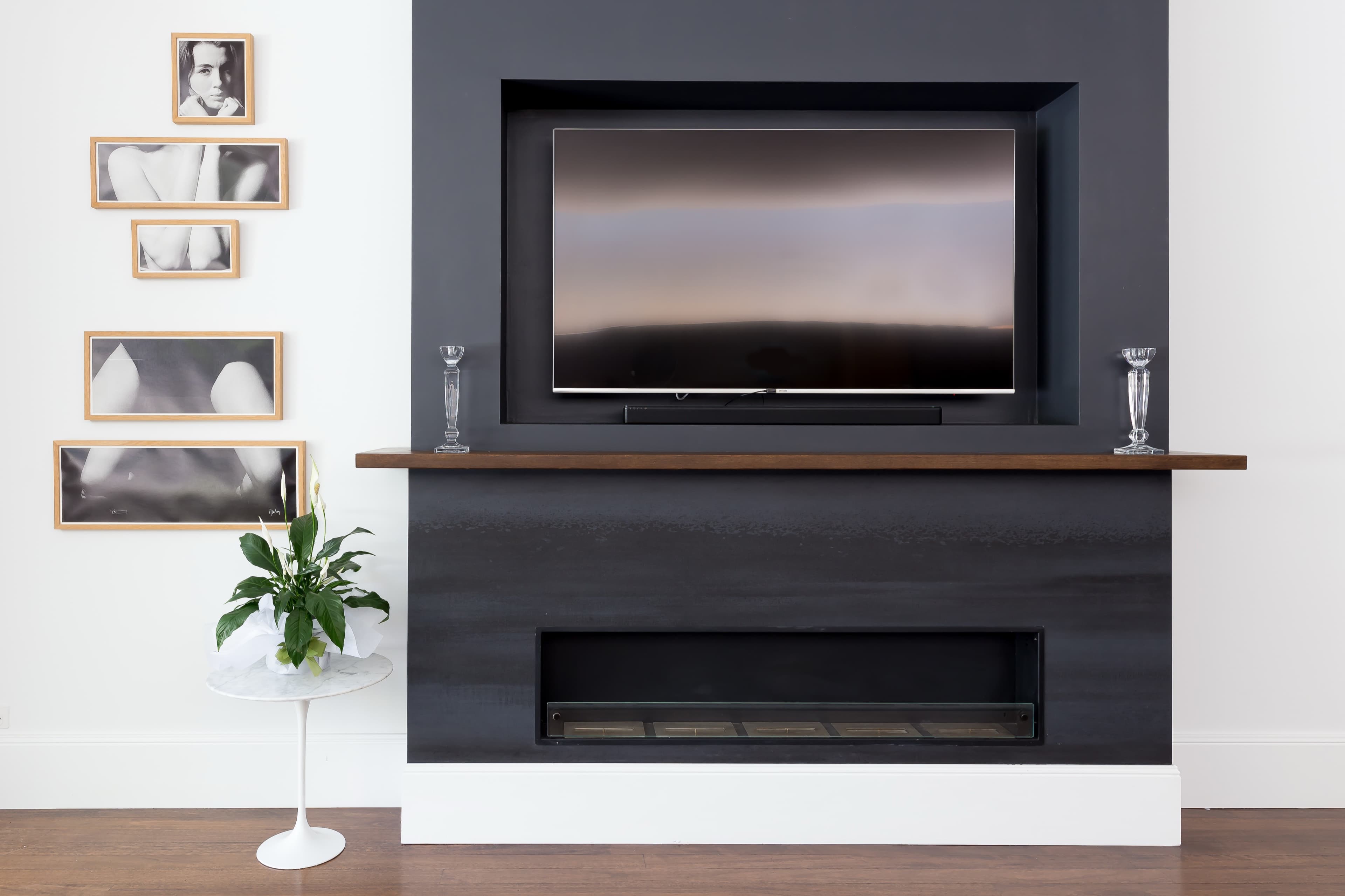 KBLCO living room, Sydney. Lounge with a linear fireplace and integrated joinery.