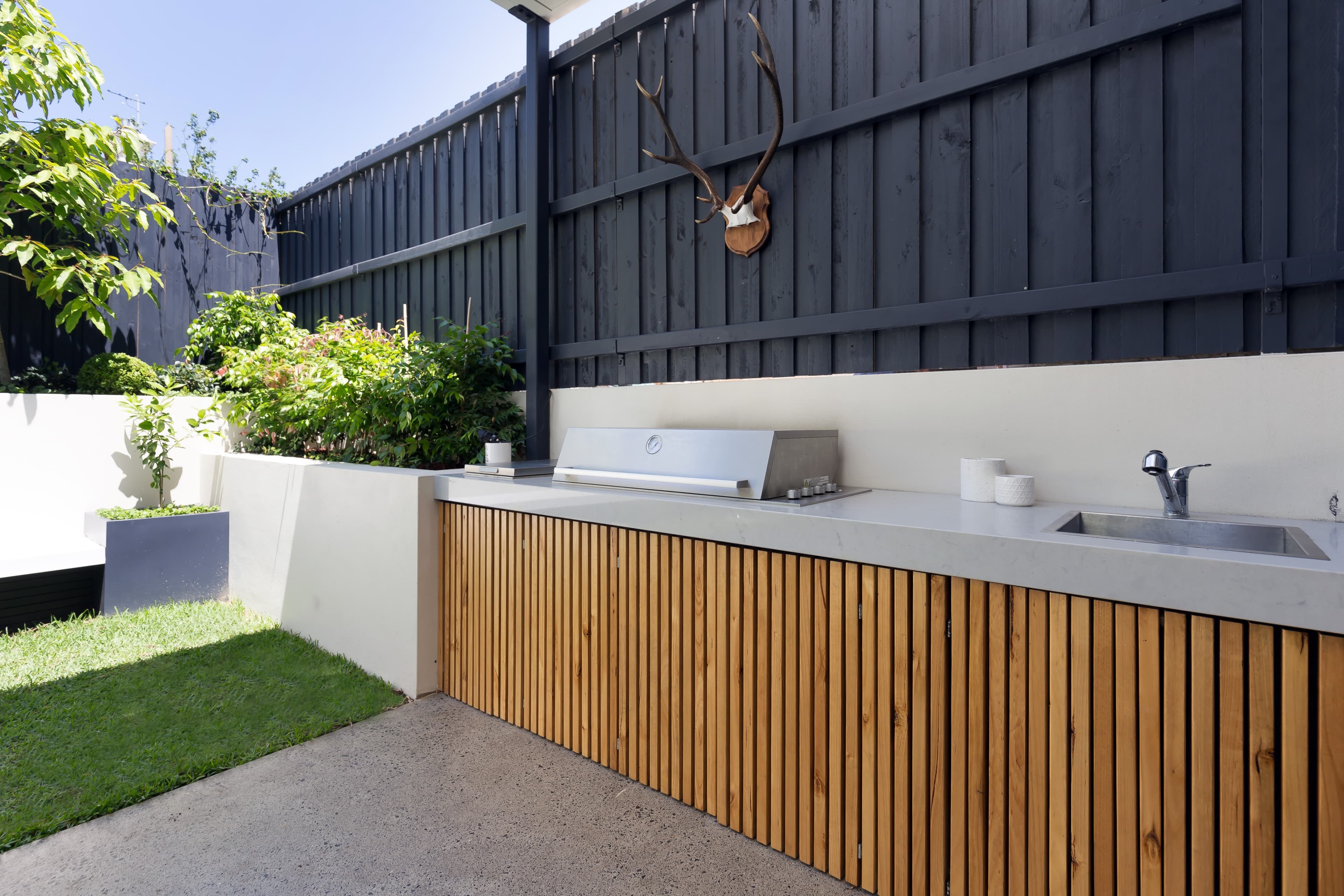KBLCO outdoor renovation, Sydney. Landscaped garden with timber screening.